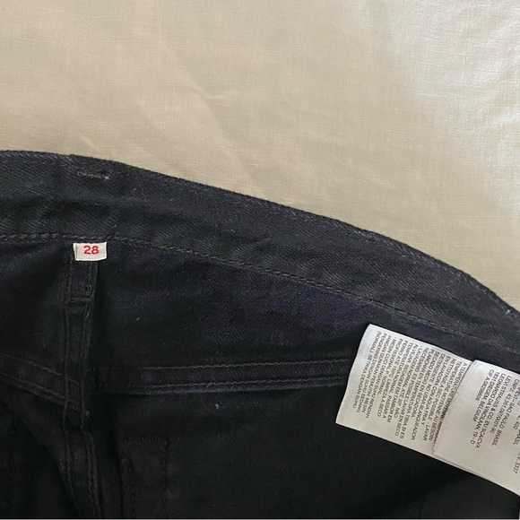 Like new - Levi’s wedgie midnight black cropped jeans - size 28 - Picture 5 of 11